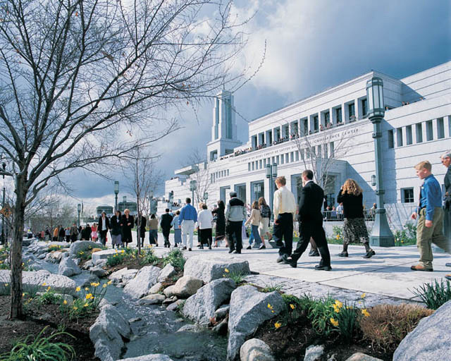 President Gordon B. Hinckley: Viewing & Funeral